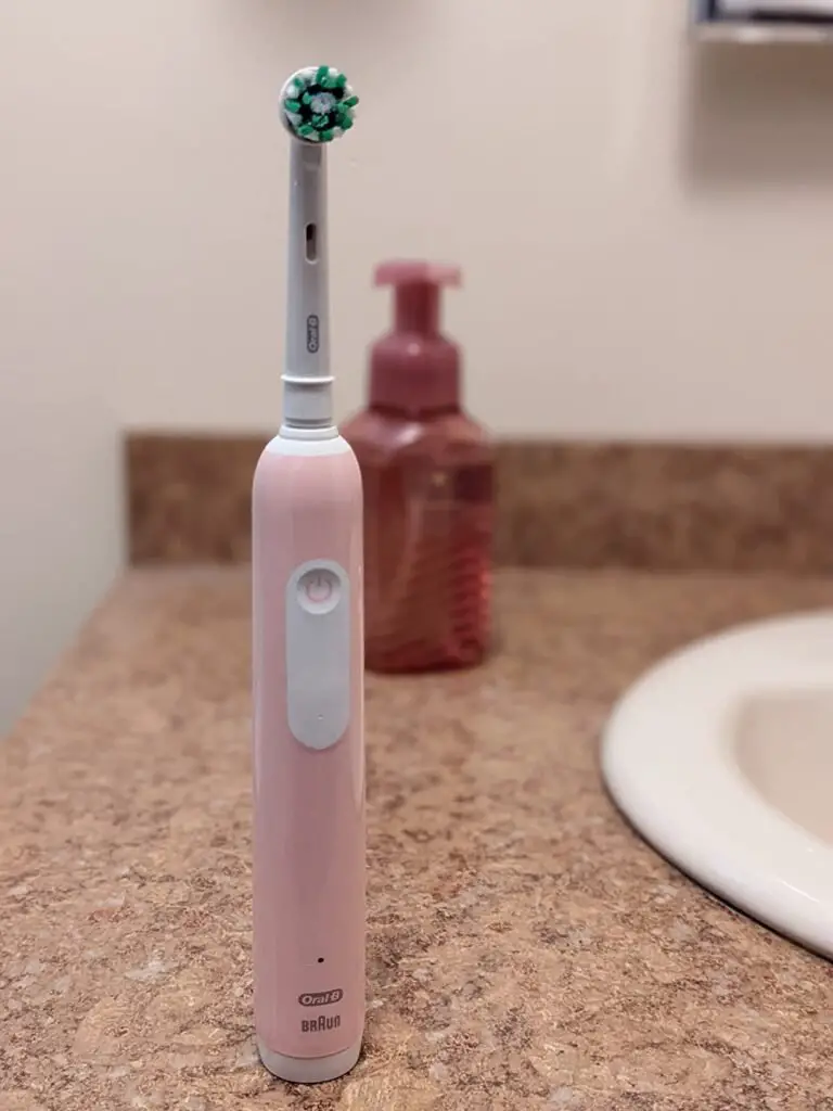 Oral-B Pro 1000 pink electric toothbrush